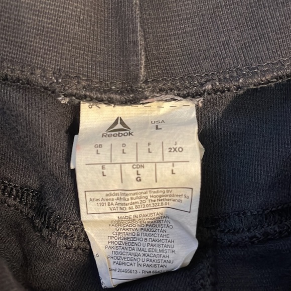 Mens Reebok shorts - Picture 2 of 3